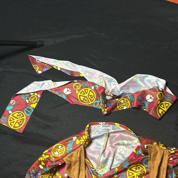 Peace and Love Hippie Costume - Picture 6 of 9